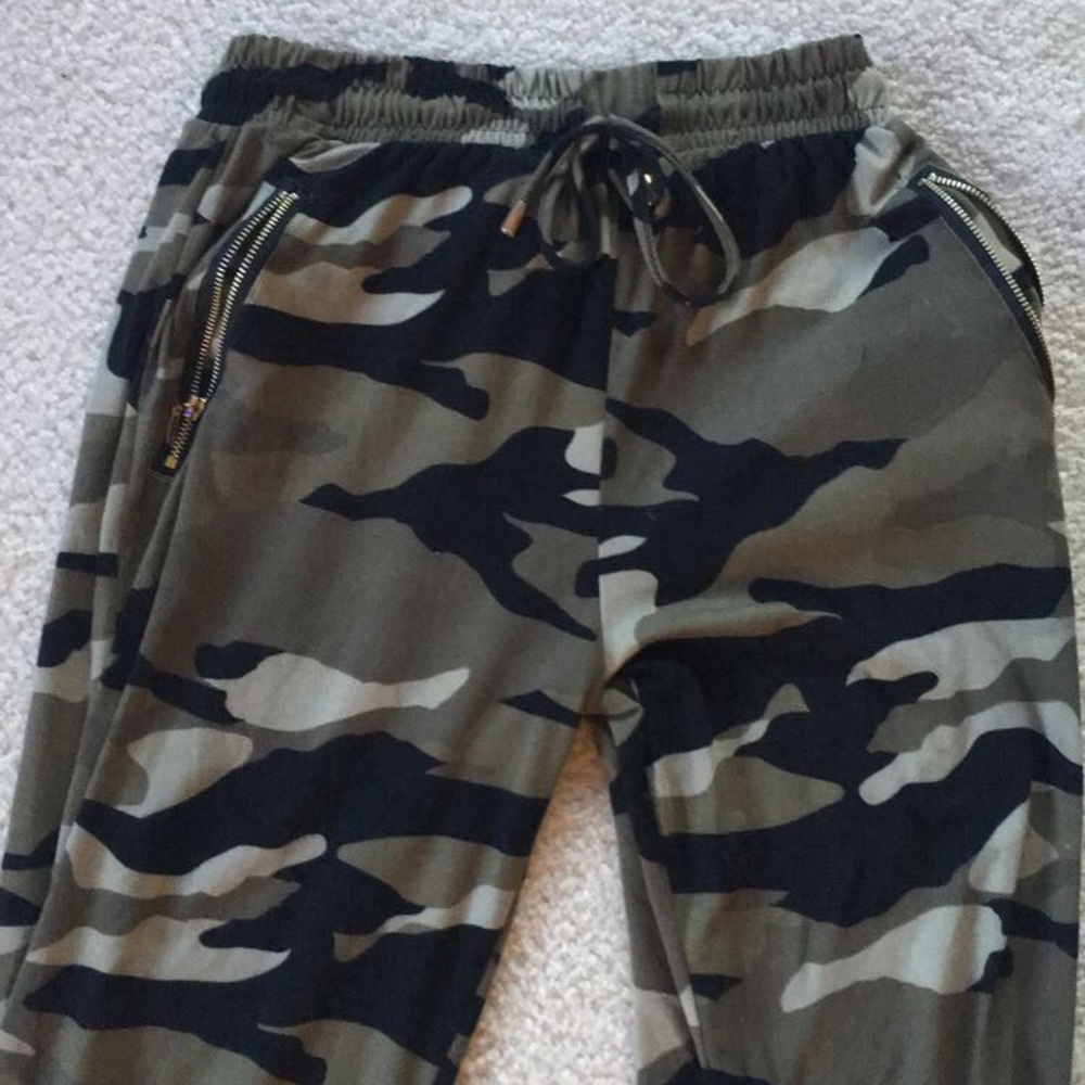 Camo sweatpants💫